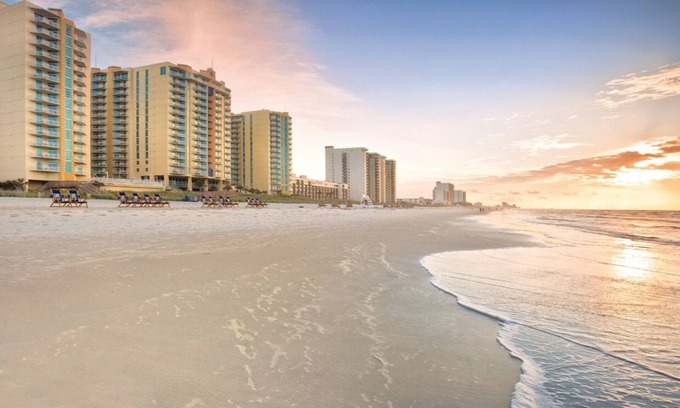 Ocean Drive Resort | 1BD w/Full Kitchen, Jetted Tub, W/D, FREE PARKING, NO RESORT FEES!