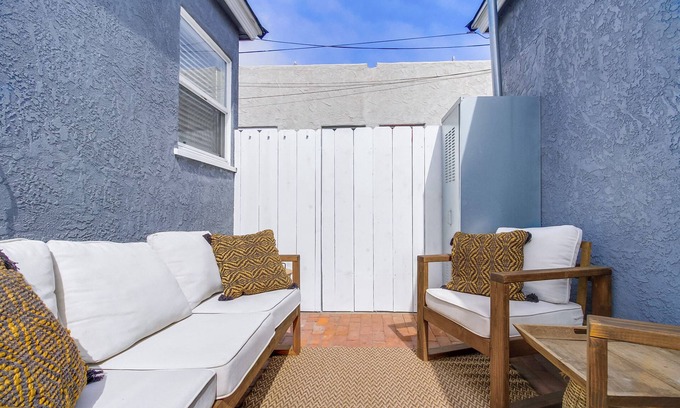Ocean Beach Cottage | 1Bdrm Dog Friendly Beach Cottage + dog washing station & A/C 1 block from beach!