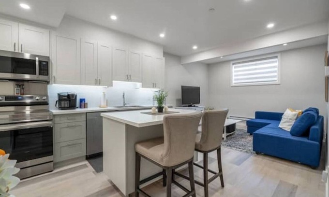 Calgary Apartment | 1Bdrm Suite- Howse Den