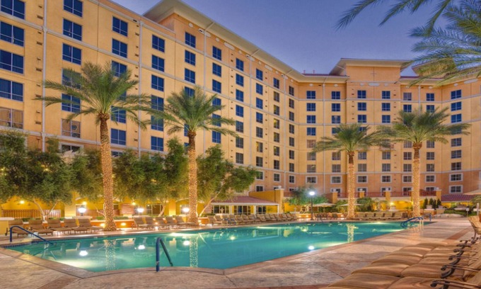 Las Vegas Resort | 1Bed/1Bath Family Friendly Vegas Resort One Mile from the Strip!