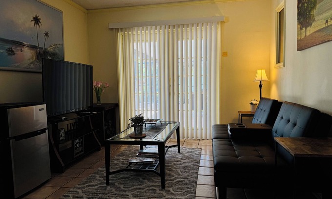 Bradenton House | 1Bedroom✔1Bathroom✔ Livingroom✔ Beach Get Away✔ Pool access✔ Quite