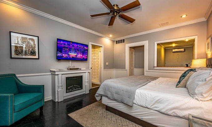 Nashville Hotel | 1BR, 1BA Luxury Hot tub Suite
