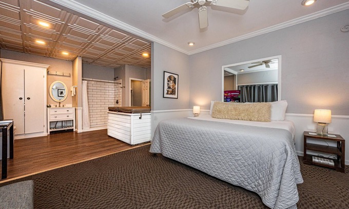 Nashville Hotel | 1BR, 1BA Luxury Hot tub Suite