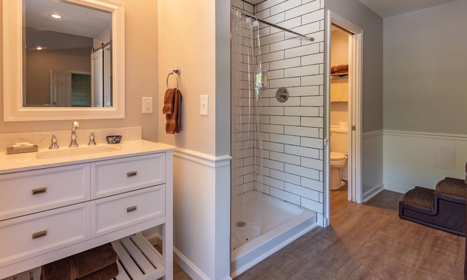 Nashville Hotel | 1BR, 1BA Luxury Hot tub Suite
