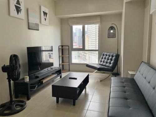 Pio del Pilar Apartment | 1BR Avida San Lorenzo Condo w Parking WiFi Tower 2 in Makati City