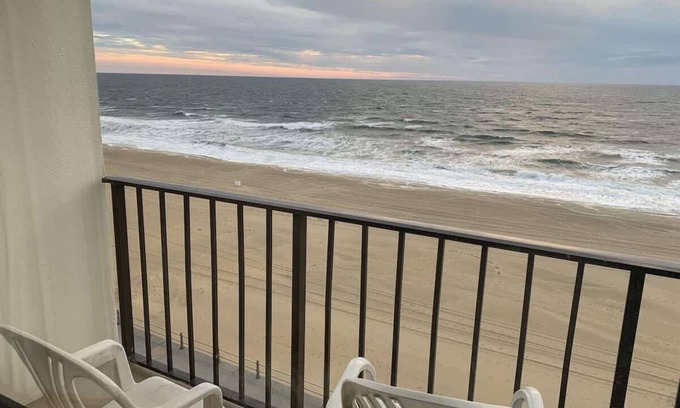 Virginia Beach Condo | 1BR Boardwalk Stay/Ocean Views