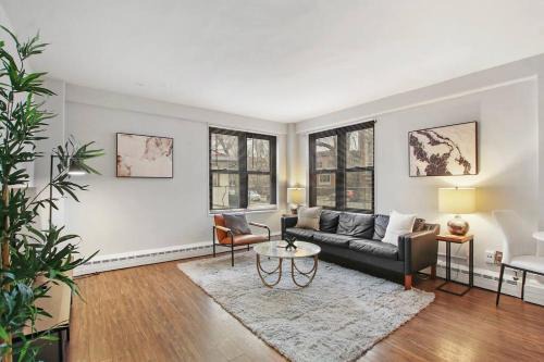 Hyde Park Apartment | 1BR Bright and Airy Apt in Hyde Park - Hyde Park 109 and 209 rep