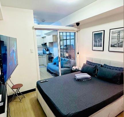 A. Bonifacio Apartment | 1BR Condo Unit at Celandine Condominium Near Ayala Cloverleaf Mall