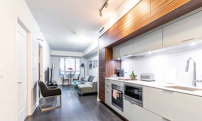 Financial District Condo | 1BR Condo with City View - Heart of DT Toronto!