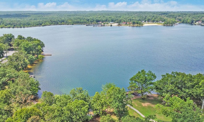 Lake Tansi Condo | 1BR, Living Room, Kitchen, Sleeps 6