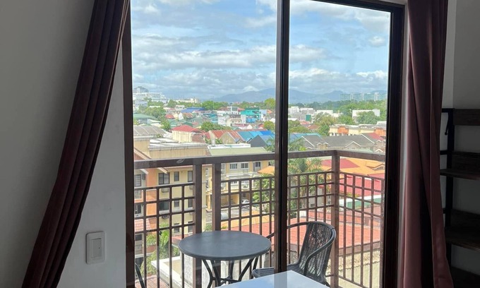 Matandang Balara Condo | 1BR near Diliman W/Cable Wifi YouTube and Netflix