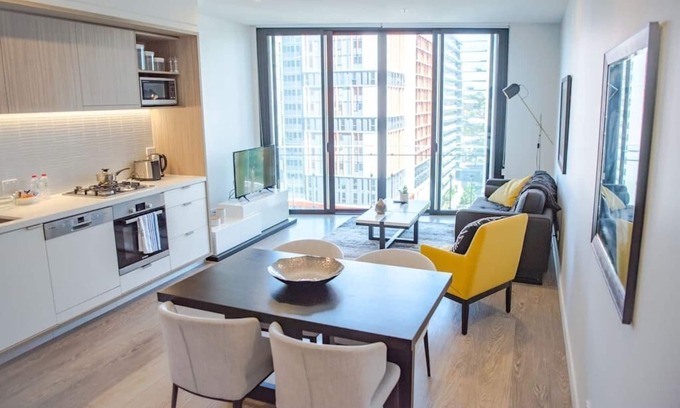 South Brisbane Apartment | 1BR Oasis in Southbank Free Wifi Pool