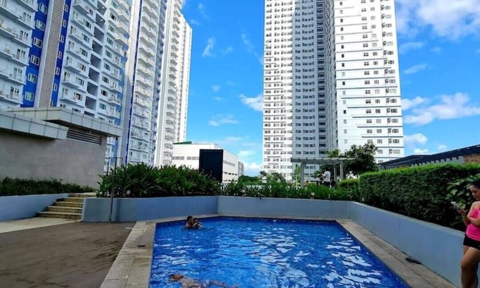 Bagong Lipunan Ng Crame Condo | 1BR w/balcony nr SM North/Parking/WIFI |Netflix