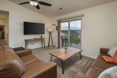 Moab South Valley House | 1L Top Floor Moab RedCliff Condo POOL & HOT TUB