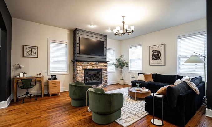 Brewers Hill House | 1Mi to DT/Brewers Hill/Deck/Gym/65” TV!/AC and Heat/W&D