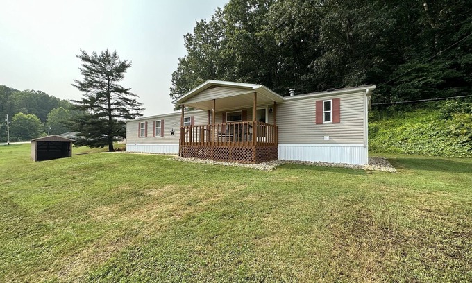 Nelsonville House | 1st Choice Lodging- Burr Oak Bungalow