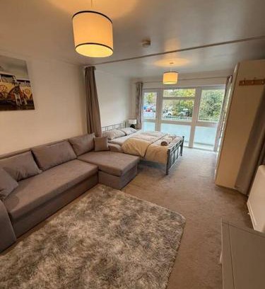 Crawley Apartment | 1st floor studio flat in Crawley! Close to Gatwick