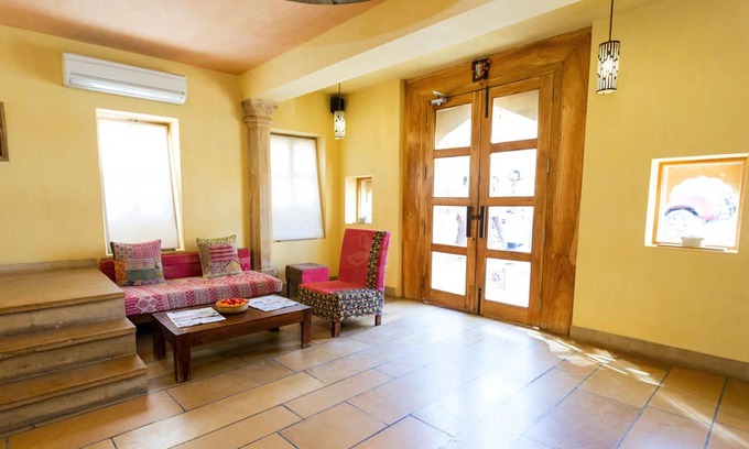 Amar Sagar Pol Hotel | 1st Gate Home- Fusion