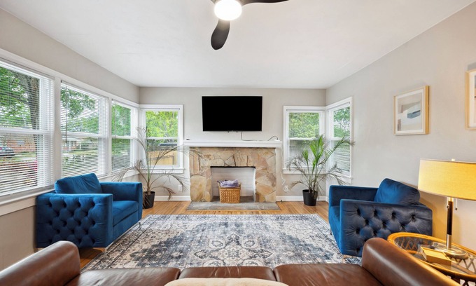 Dixieland House | 2/1 Fenced Home Pet Friendly