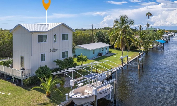 Bokeelia House | 2/2 Home in Bokeelia, Boat Lift Included!