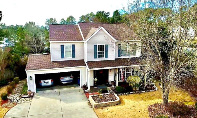 Apex House | 2,300 Sqft 2 Story Home With 3 Bedrooms 21/2 Bathrooms in Apex North Carolina