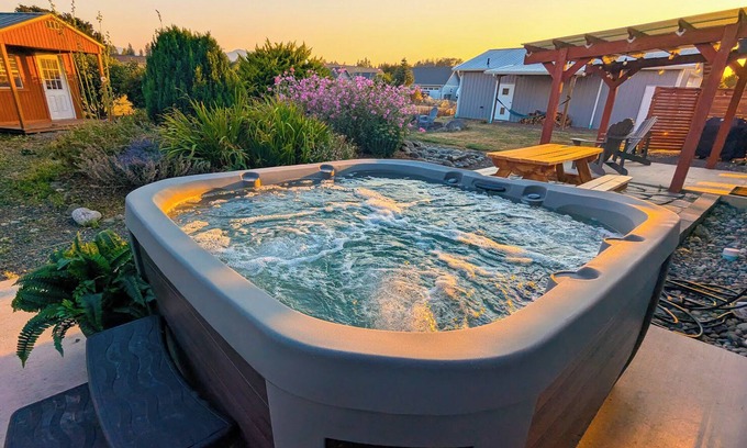 Sequim House | 2.5 Acre Retreat with Breathtaking Mountain Views. New Hot Tub! Walk to Beach!