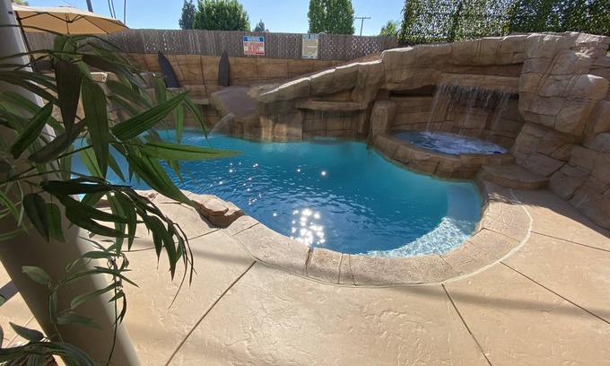 Sherwood Forest and Thistle Development House | 2.7MI DISNEY/CONVENTION CENTER GETAWAY