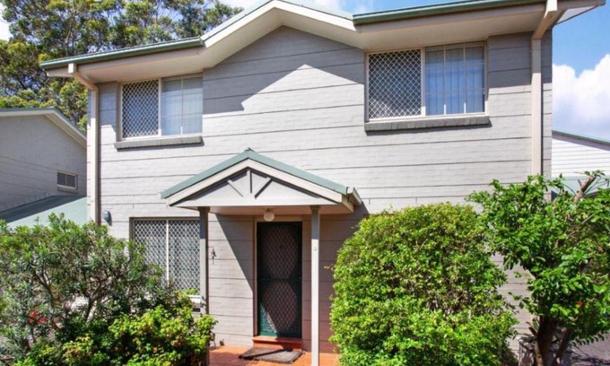 Hawks Nest House | 2 - 9 Yamba St, Hawks Nest