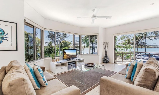 Noosaville Apartment | 2 Aarons Villa
