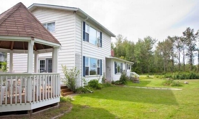 Collingwood Cottage | 2 Acre Waterfront Cottage