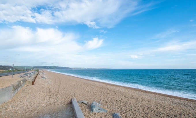 Torcross Apartment | 2 At The Beach - Two Bedroom Apartment, Sleeps 4
