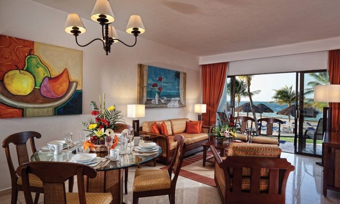 Zona Hotelera Resort | 2 bd 2 bath 2 level beach/oceanfront Villa, sleeps 6 turquoise paradise