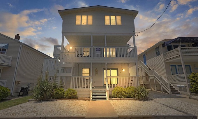 North End Condo | 2 Bd Beach Condo only 2 min walk to OC's Goldcoast