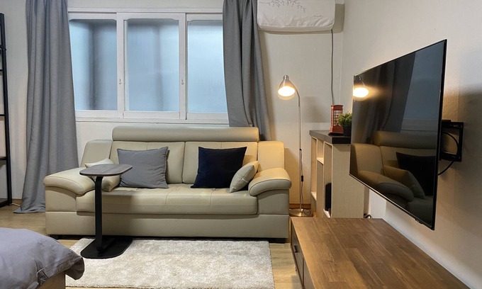 Itaewon Apartment | 2 Bdr Apt Best Location in Gyeongnidan-gil, Seoul