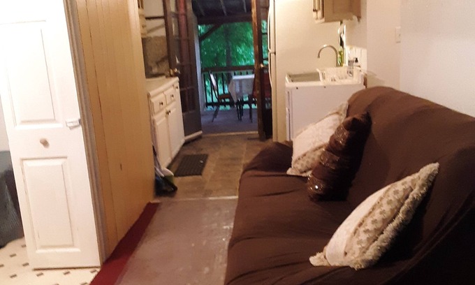 Wildwood House | 2 bdr APT in the country surrounded by mountains and close to many attractions