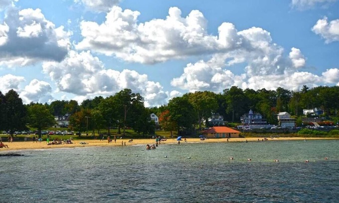 Weirs Beach Apartment | 2 Bdrm Condo walking distance to Weirs Beach and much more!