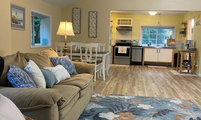 South Haven Cottage | 2-bdrm cottage 8 mins from South Haven beaches - Huge Yard, Fire Pit, Bike Trail