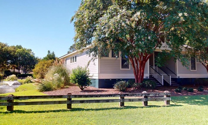 Litchfield by the Sea House | 2 Bdrm Lakeside Villa Scenic View With Amenities
