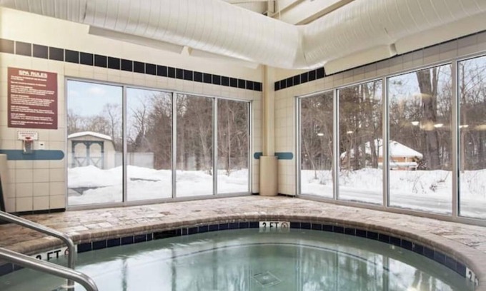 East Stroudsburg Apartment | 2 bdrm villa Poconos Mtns.
