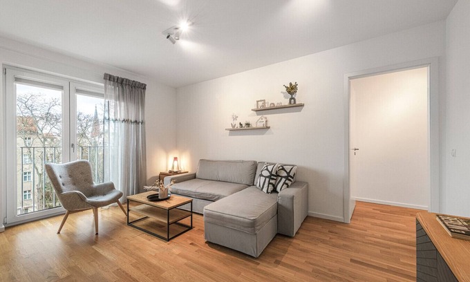 Gesundbrunnen Apartment | 2 Bedroom Apartment with Balcony
