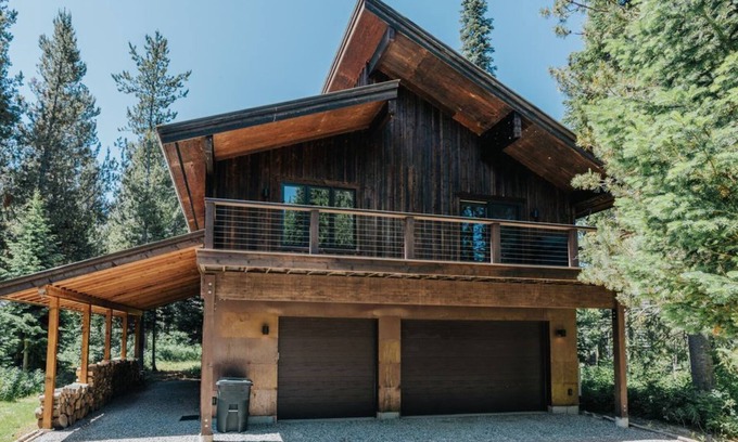 Alpine Northeast House | 2 bed 1 bath luxury rental in Alpine. Private location and very comfortable