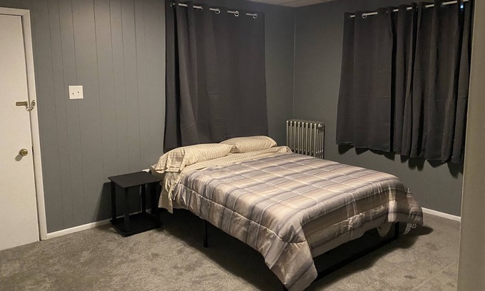 Kingston Apartment | 2 bed 1 bath remodeled furnished apartment