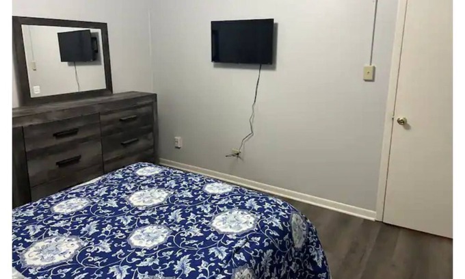 Posen Apartment | 2 Bed 1 Bath Rental balcony Close to Ingalls Hospital