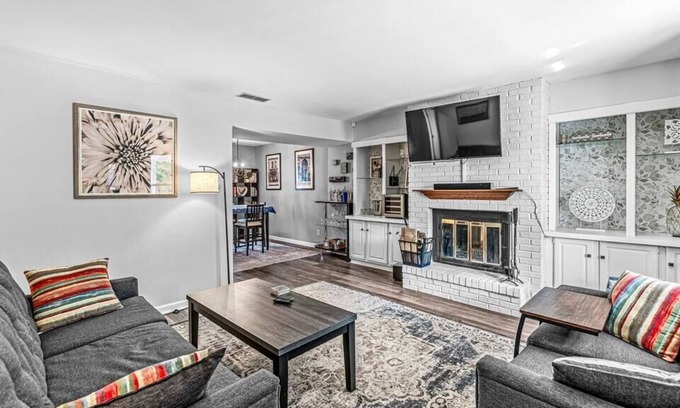 Old Northside House | 2 bed 2.5 bath in one of Indy's hottest areas