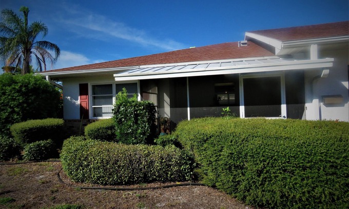 Golden Beach Villa | 2 bed/2 Ba Venice Island Villa - Walk to Beach & Historic Downtown Venice!