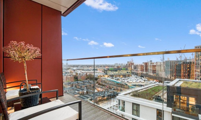 Vauxhall Apartment | 2 Bed 2 Bath Next to Nine Elms Station - Zone 1