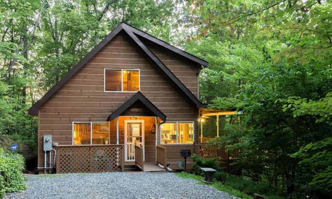 Whittier House | 2 Bed 2 Bath Vacation home in Whittier V