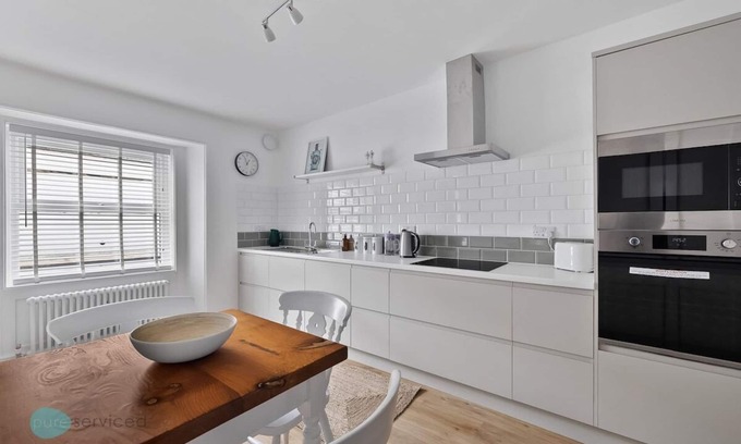 Barbican House | 2 Bed - Apartment No. 1 Windsor Villas