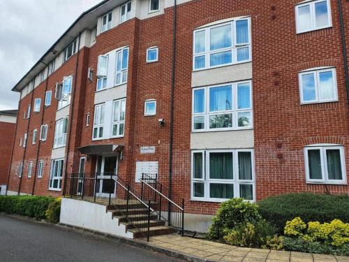 Hatfield Apartment | 2 Bed Apartment - Sleeps 5 - Pets - Parking - Wifi