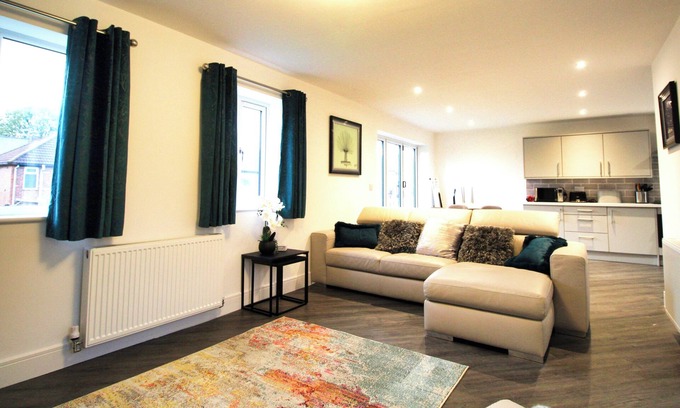 Ridgeway House | 2 Bed Bungalow - Enclosed Garden - Wheel Chair Acc